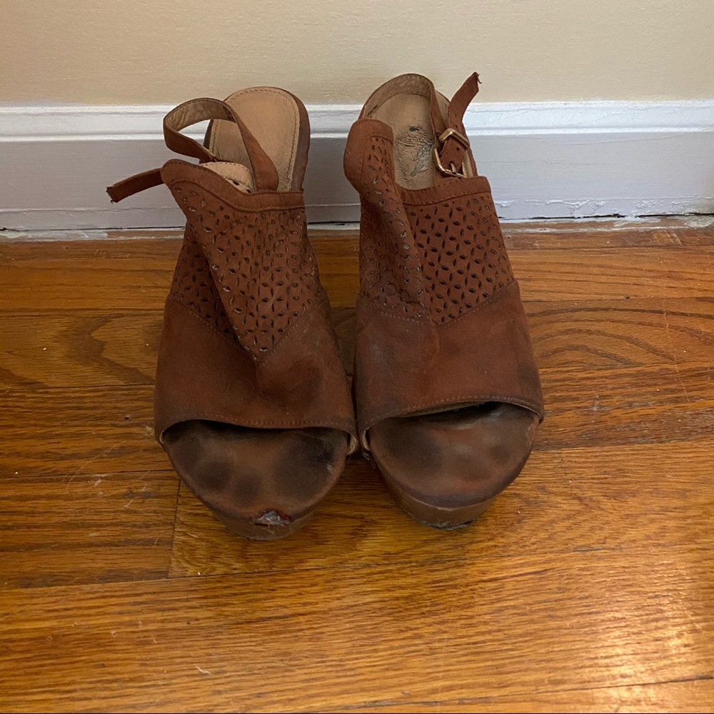 Boutique brown chunky heels